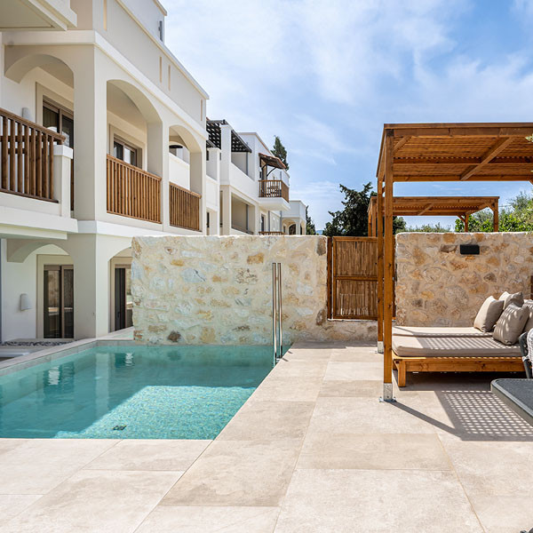 AEGEAN FAMILY ΣΟΥΙΤΕΣ ΜΕ ΙΔΙΩΤΙΚΗ ΠΙΣΙΝΑ